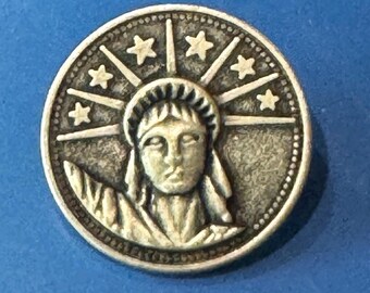Botón de ropa con la Estatua de la Libertad, Nueva York, patriótico
