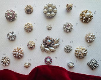 Botones de pasta de diamantes de imitación con piedras preciosas de perla, vintage, brillantes, antiguos, surtidos. Se venden por separado.