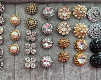 Botones de piedras preciosas vintage a juego con brillantes y pasta de diamantes de imitación antiguos surtidos. Se venden por separado.
