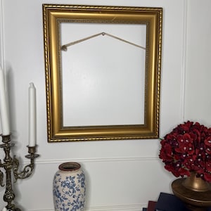 Antique Gold Ornate Frame: Gilt Vionne Style Wall Decor (51x45 cm)