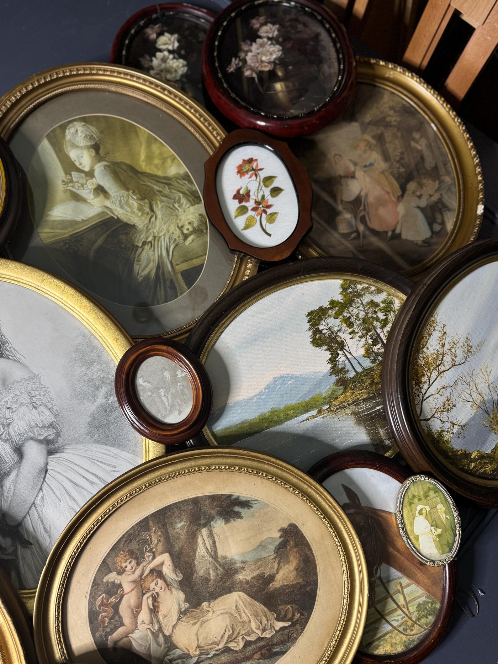 Vintage Oval Frame Collection | Statement Wall Oval Frames for Gallery ...