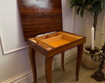 Table d'appoint/porte-bijoux vintage en bois incrusté de marqueterie avec couvercle, Italie