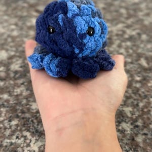 Pulpo de peluche tejido a crochet