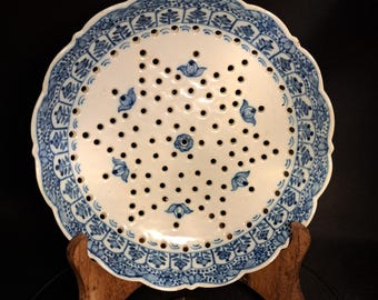 Antique Makkum Tichelaar Delft Blue Fruit Bowl - Model #93 - Pierced Design (23 cm / 9 in)