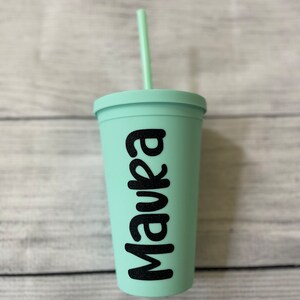 Personalisierte Wasserflasche mit Strohhalm