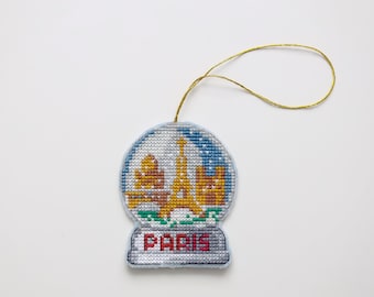 Paris decoration ball ; Christmas bauble ; Paris symbol ; Christmas gift ; paris eifel