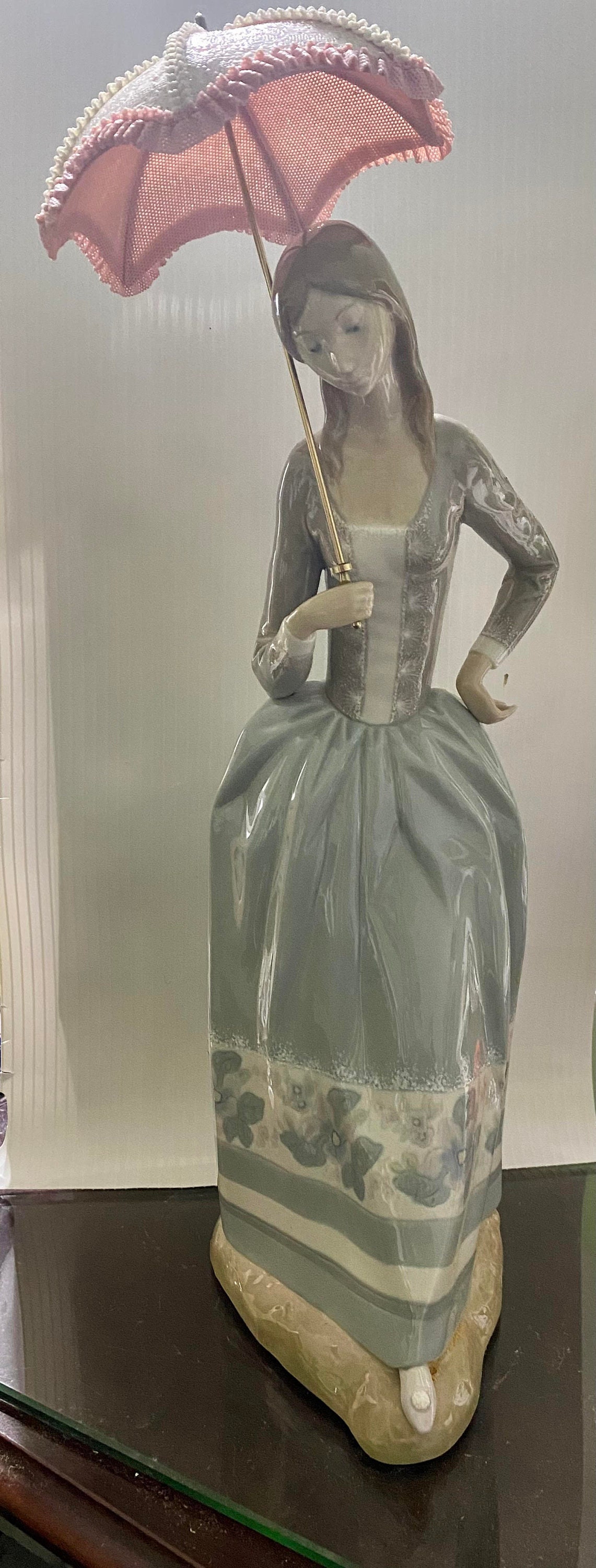 Lladro Lady With Umbrella Porcelain Retired Figurine 19721981 by