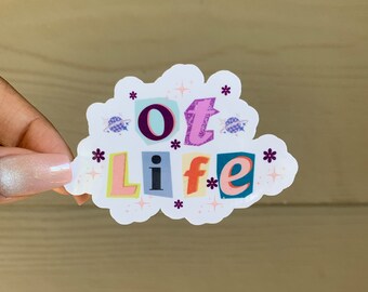 Puede incluir: Una pegatina blanca con forma de nube que presenta el texto "of life" en letras coloridas recortadas. Las letras están decoradas con estrellas y pequeñas flores moradas.