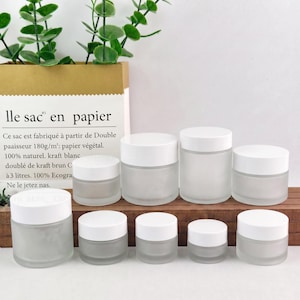 Cremetiegel aus mattiertem Glas mit weißen Deckeln, leere Kosmetikbehälter, nachfüllbare Hautpflegetiegel für Lotion, Balsam und Peeling, verschiedene Größen von 5 g bis 100 g