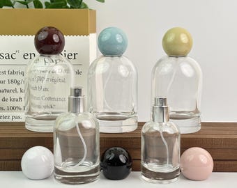 Klarglas-Parfüm-Sprühflasche mit buntem Ballverschluss, nachfüllbarer feiner Nebelzerstäuber-Kosmetikbehälter, minimalistische Duftverpackung