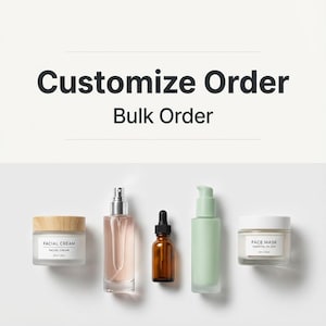 Pode incluir: Uma variedade de produtos para cuidados com a pele, incluindo um pote de creme facial, um frasco de spray, um frasco conta-gotas, um frasco com bomba e um pote de máscara facial. O texto "Customize Order" e "Bulk Order" é exibido.