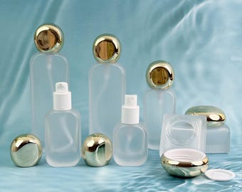 Juego de envases de vidrio esmerilado para cosméticos con tapas doradas, frascos vacíos para loción/spray y cremas para productos de cuidado de la piel, artículos de tocador y marcas de belleza.