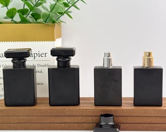 Mattschwarze Glasparfümflasche, nachfüllbarer Sprayzerstäuber, 30ml 50ml Rechteckduftflasche mit schwarzem Plastikdeckel, Parfümgläser