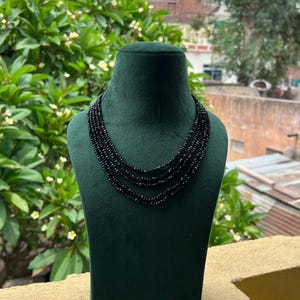 Zwarte kralenketting - verstelbare lange ketting - uniseks sieraden - etnische tribal - hydrosteen nekstuk - meerlaagse gefacetteerde kralenketting