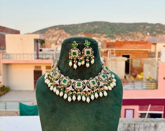 Conjunto de collar Kundan verde esmeralda: joyería nupcial polki inspirada en Sabyasachi