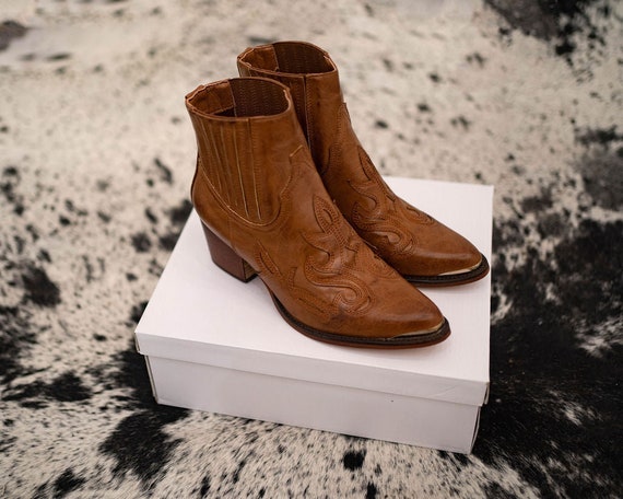 Cowgirl booties top