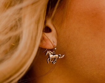 Silvertone Simple Horse Earrings