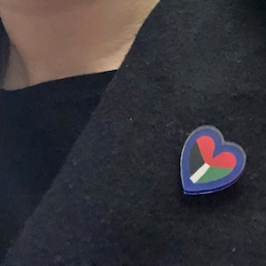 Pin de la bandera de Palestina / Pin del corazón de Palestina. -- Todos los ingresos van a Gaza