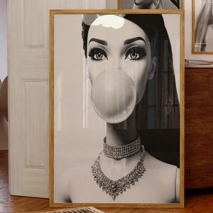 Retro-Puppe Bubblegum Poster, Girly Wandkunst, Glam-Raum-Dekor, Y2K Ästhetik, dass Mädchen Poster, Schwarz & Weiß-Puppen-Wandkunst, digitaler Download