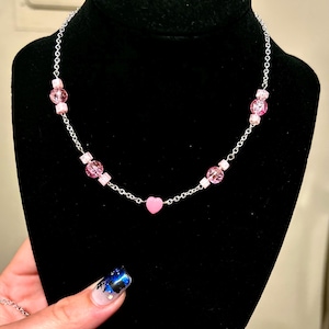 Pink Heart Beaded Necklace – Kawaii Glass Bead Choker with Silver Chain – Cute Valentine Jewelry for Her
