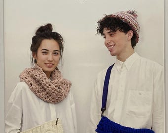 7 Popular Designers Create: Chunky Knit Scarves, Hats, and Bags【Outlet book】 - Japanese Craft Book