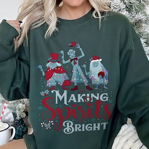 Sweat de Noël Making Spirits Bright, chemise du manoir hanté, chemise de Noël bonnet de noel fantômes faisant de l&#39;auto-stop