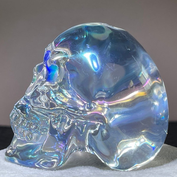 Lémurien arc-en-ciel en titane de 2,9 po., cristal de quartz, sculpté à la main, crâne en cristal, crâne, cadeau 1 pièce