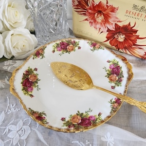Gorgeous Vintage Royal Albert Old Country Roses Tab Handled Cake Serving Plate. High Tea