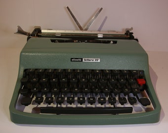 Macchina da scrivere vintage Olivetti Lettera 32