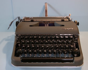 Vintage Olympia SM3 Schreibmaschine dunkelgrün from 1955
