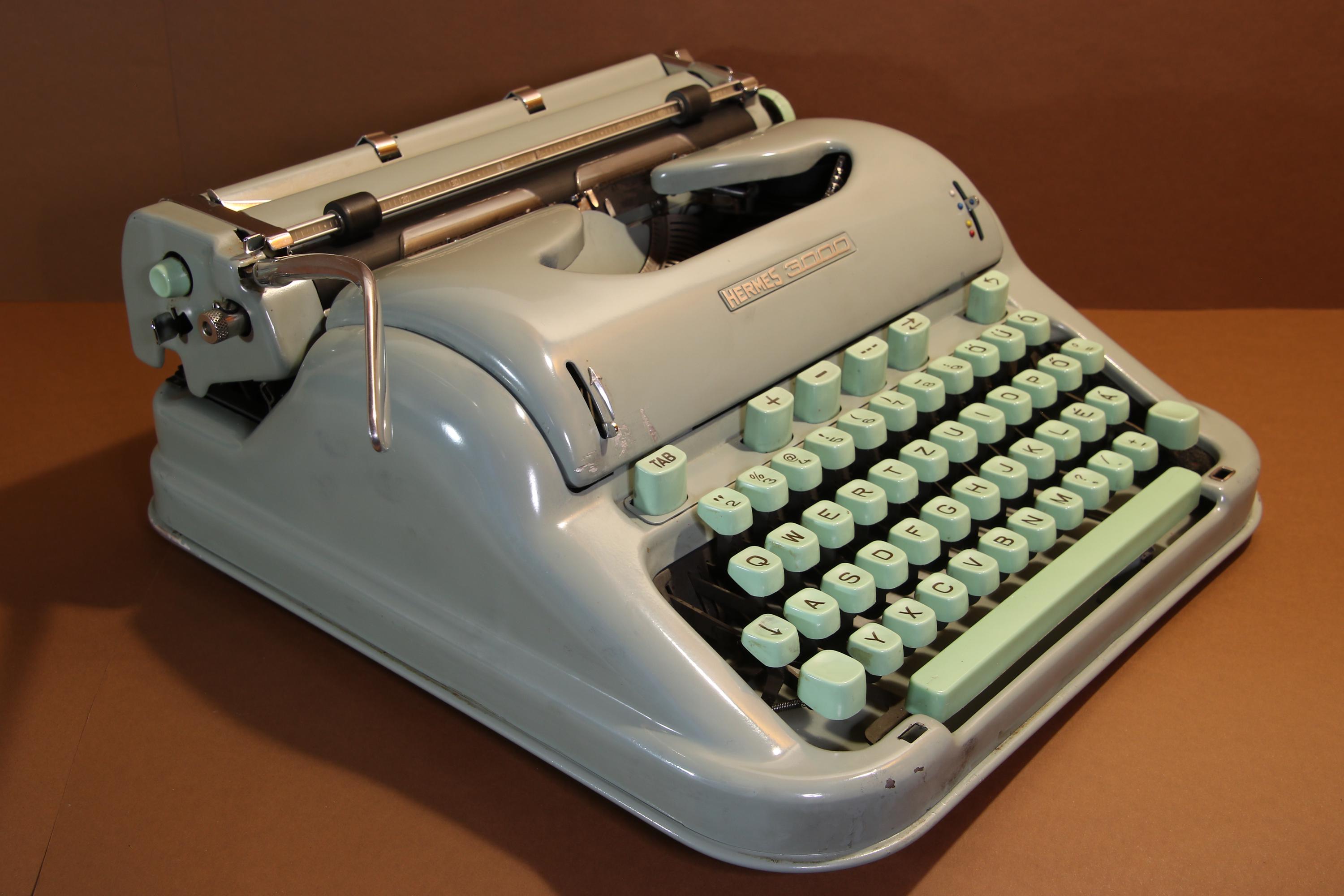 Hermes 3000 タイプライター ケース付き 1970年製 Hermes 3000