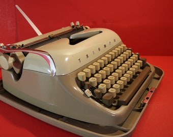 Vintage Triumph Gabriele E - 1961 typewriter excellent condition