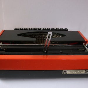 Vintage Hebros 1300F black and red typewriter image 3
