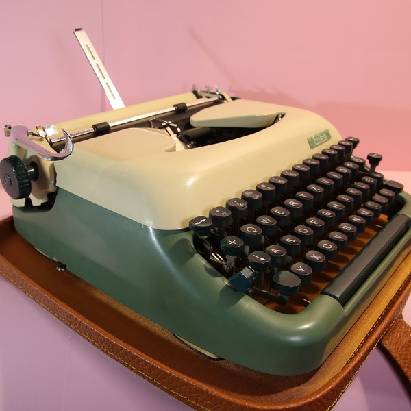 Vintage Erika Mod. 10 Typewriter mint green/cream coloured  from 60s DDR