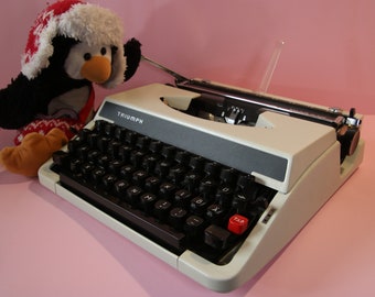 TRIUMPH TIPPA  Deluxe 1980s TYPEWRITER Made in Germany  excellent condition