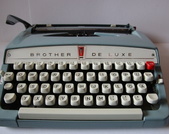 Machine à écrire vintage Brother De Luxe bleue de 1967