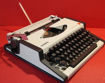 Vintage  Olympia Traveller De Luxe Typewriter Space Age Design