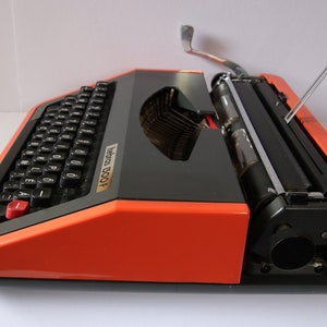 Vintage Hebros 1300F black and red typewriter image 5