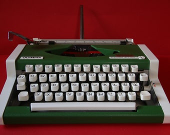 Vintage Olympia Traveller De Luxe grüne Schreibmaschine