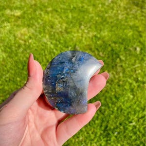 Flashy Blue Labradorite Crescent Moon Carving / Flashy Labradorite / Crystal Carving
