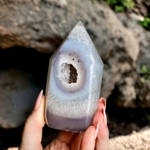 Banded Agate Tower: Quartz Druzy Crystal, Home Decor (4x3&quot;, 312g)
