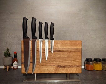 Beautiful knife block made of solid, laminated oak - magnetic throughout - on high-quality brushed stainless steel