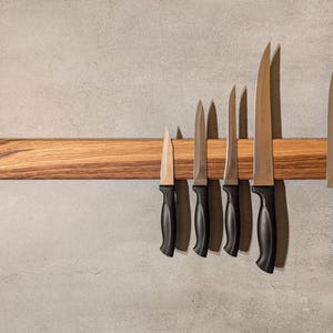 Beautiful knife rack made of solid oak - magnetic - stylish gift for him & her - fine kitchen utensils for high quality standards