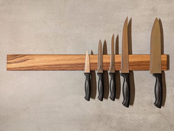 Beautiful knife rack made of solid oak - magnetic - stylish gift for him & her - elegant kitchen utensils for high quality standards