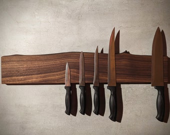 Magnifique barre à couteaux en noyer américain avec bord d'arbre naturel - magnétique - barre magnétique en bois - bloc à couteaux et rangement
