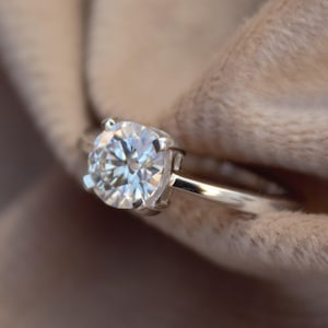 White Moissanite Round Cut Stone Ring, Solitaire Silver Ring, Minimalist Ring, Perfect Gift For Her, Single Stone Silver Moissanite Ring