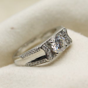 Round Cut Moissanite Diamond Men&#39;s Ring, 925 Sterling Silver Proposal Ring, Wedding & Engagement Ring, 6.5 MM Excellent Cut Ring for Him
