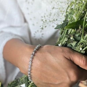 Moissanite star bracelet, 925 sterling silver adjustable chain bracelet, affordable luxury bracelet, available in sterling silver, gold plated, rose gold plated, minimalist designer bracelet, handcrafted jewelry gift