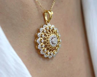 Pingente estilo vintage em ouro 18k com diamantes naturais certificados pelo IGI e corrente. Presente perfeito para ela.