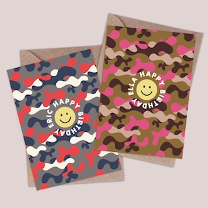 Tarjeta de cumpleaños para niño. Tarjeta con carita feliz. Tarjeta de cumpleaños infantil personalizada. Tarjeta de cumpleaños infantil. Tarjeta con nombre infantil. Camuflaje.